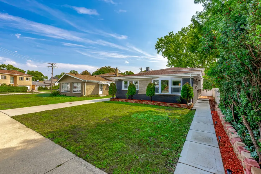 8461 Gross Point Road, Skokie, IL 60077 - Image #3