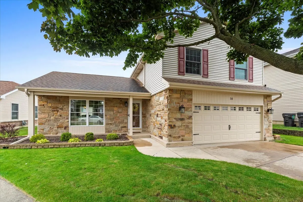 10 Warwick Court, Streamwood, IL 60107 - Image #1