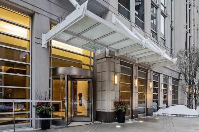 700 N Larrabee Street #1111, Chicago, IL 60654 - Image #1