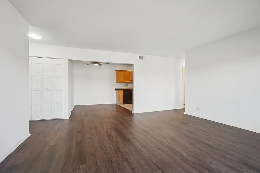 112 Mullingar Court #2B, Schaumburg, IL 60193 - Image #3