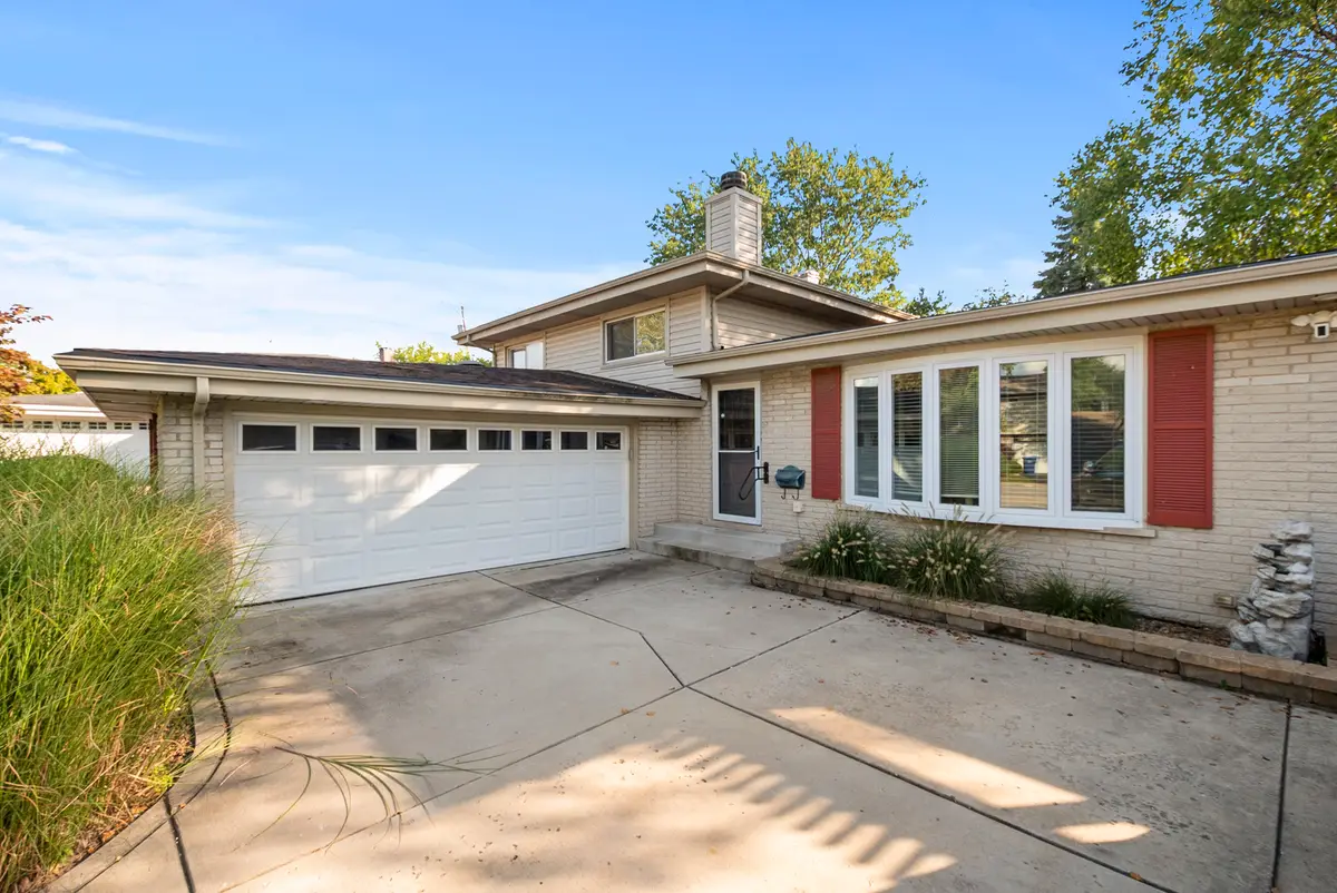 9141 Meadowview Drive, Hickory Hills, IL 60457 - #1