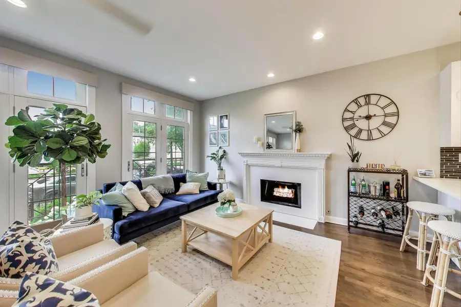 Address Withheld By Seller, Chicago, IL 60613 - #2