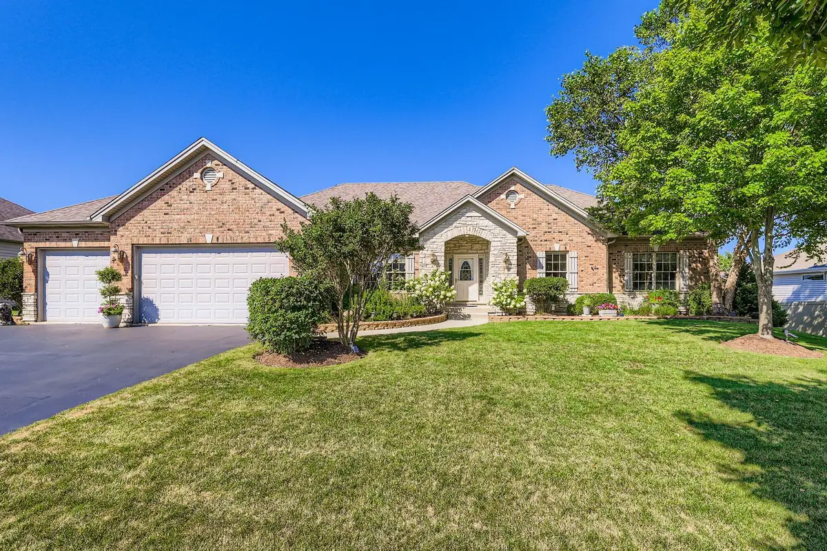 808 James Drive, Hampshire, IL 60140 - Image #1