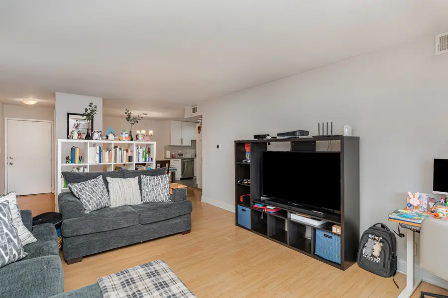 2B Kingery Quarter #207, Willowbrook, IL 60527 - Image #3