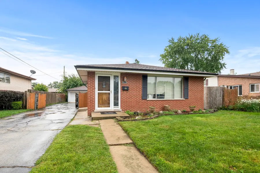 4511 W Howdy Lane W, Alsip, IL 60803 - Image #2