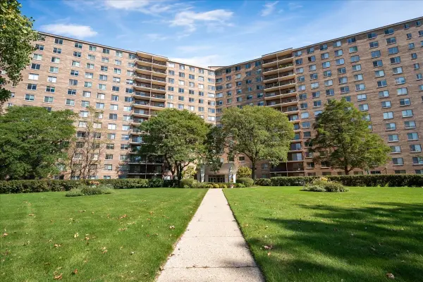 7141 N Kedzie Avenue #406, Chicago, IL 60645