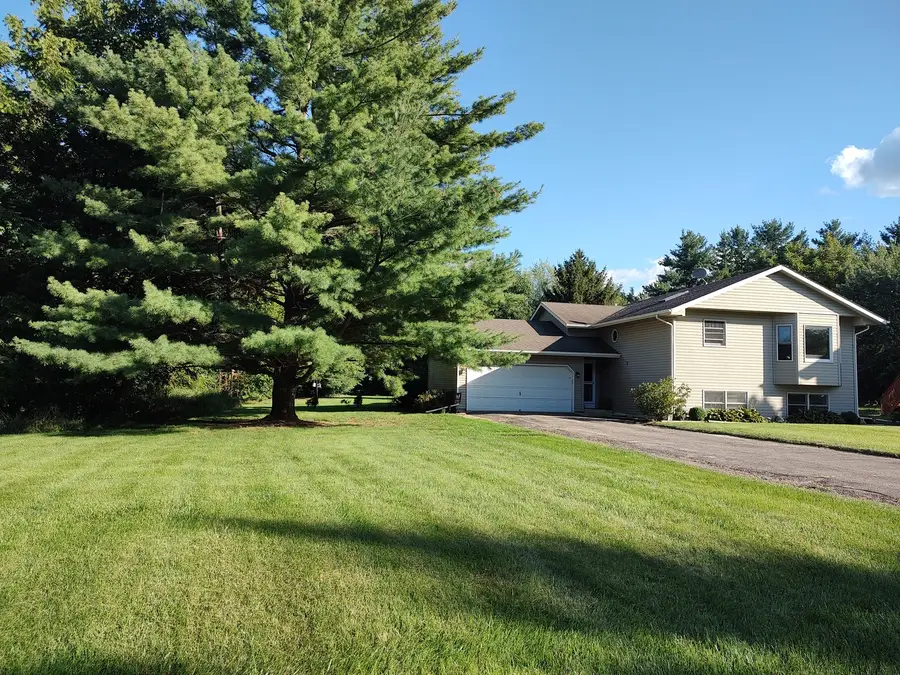 135 Liverpool Drive Se, Poplar Grove, IL 61065 - Image #2