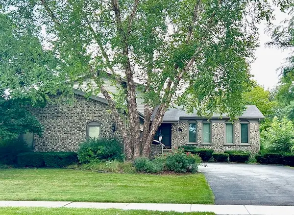 1239 E Carpenter Drive E, Palatine, IL 60074