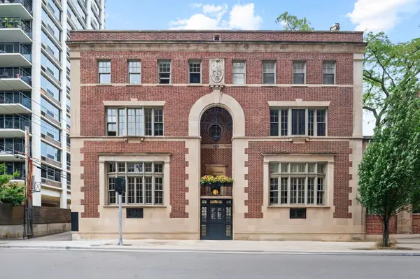 50 W Schiller Street #2G, Chicago, IL 60610