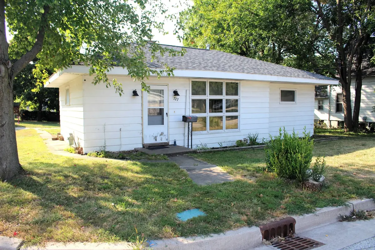 727 N Grant Street, Clinton, IL 61727 - Image #1