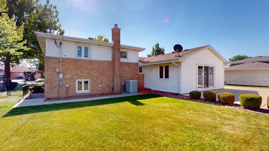 6442 W 88th Street, Oak Lawn, IL 60453 - Image #2