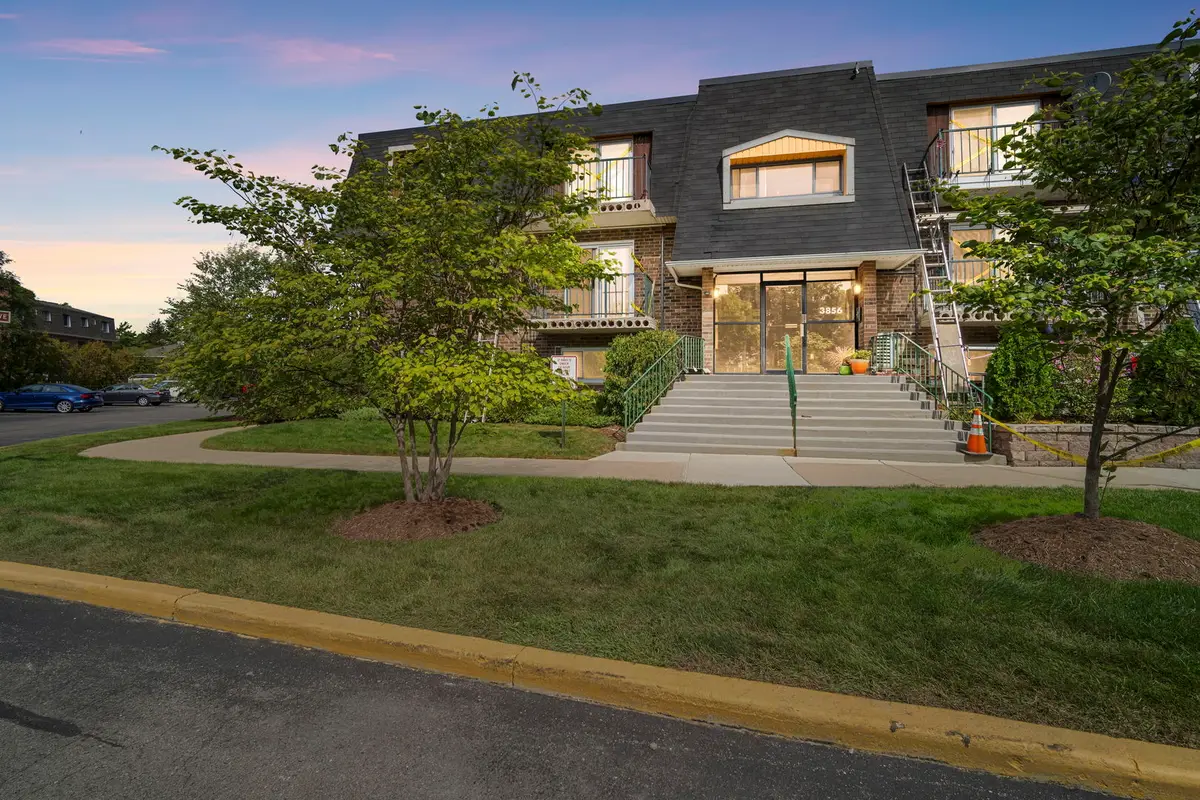 3856 S Parkway Drive #2A, Northbrook, IL 60062 - Image #1