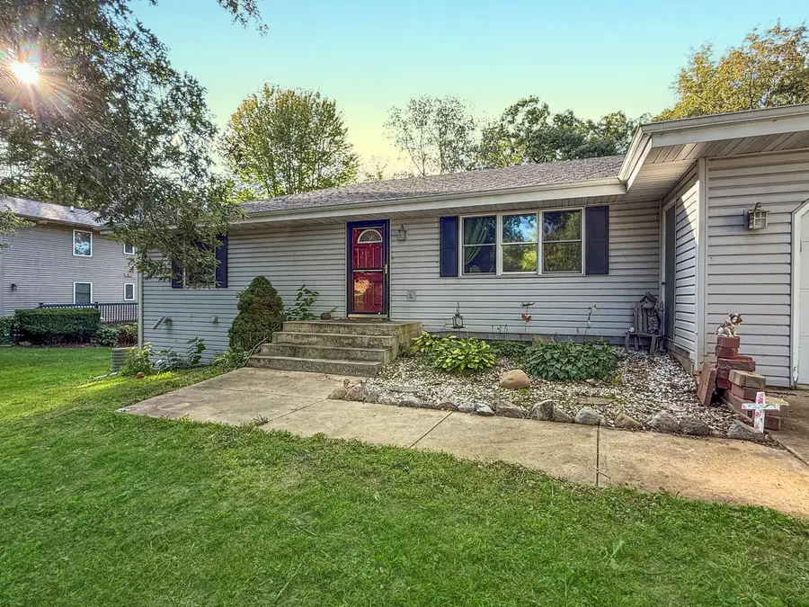 585 Knollwood Road, Davis, IL 61019 - Image #2