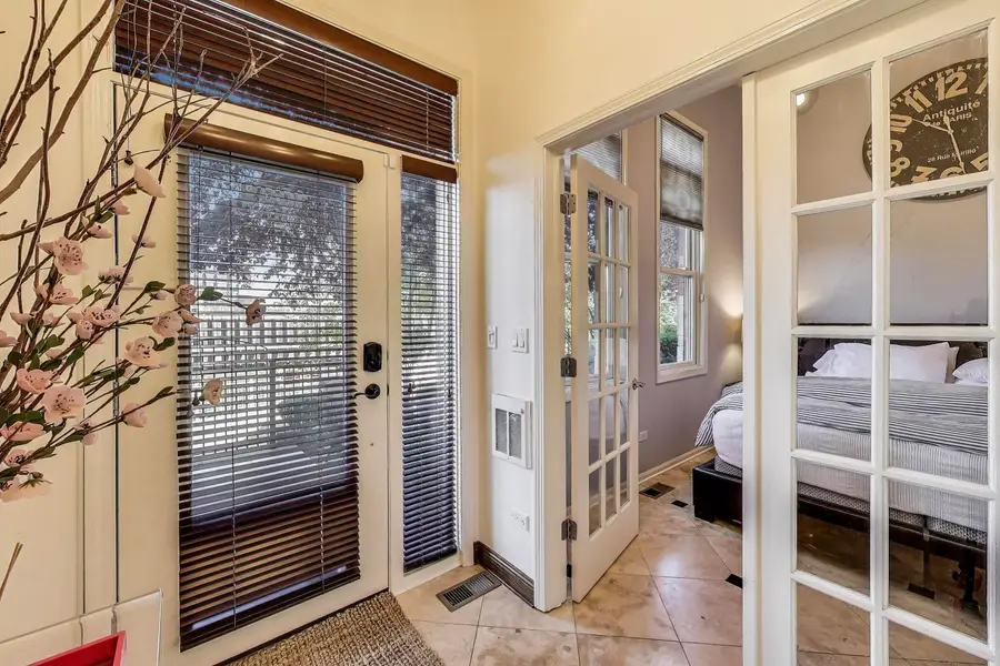 1009 N Riverwalk Street, Chicago, IL 60610 - Image #3