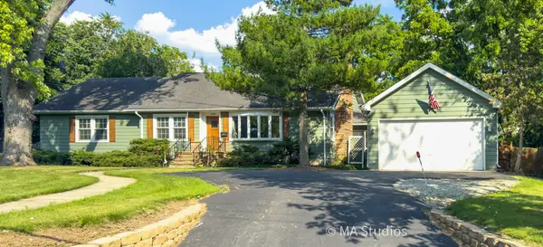 1219 Golf Lane, Wheaton, IL 60189