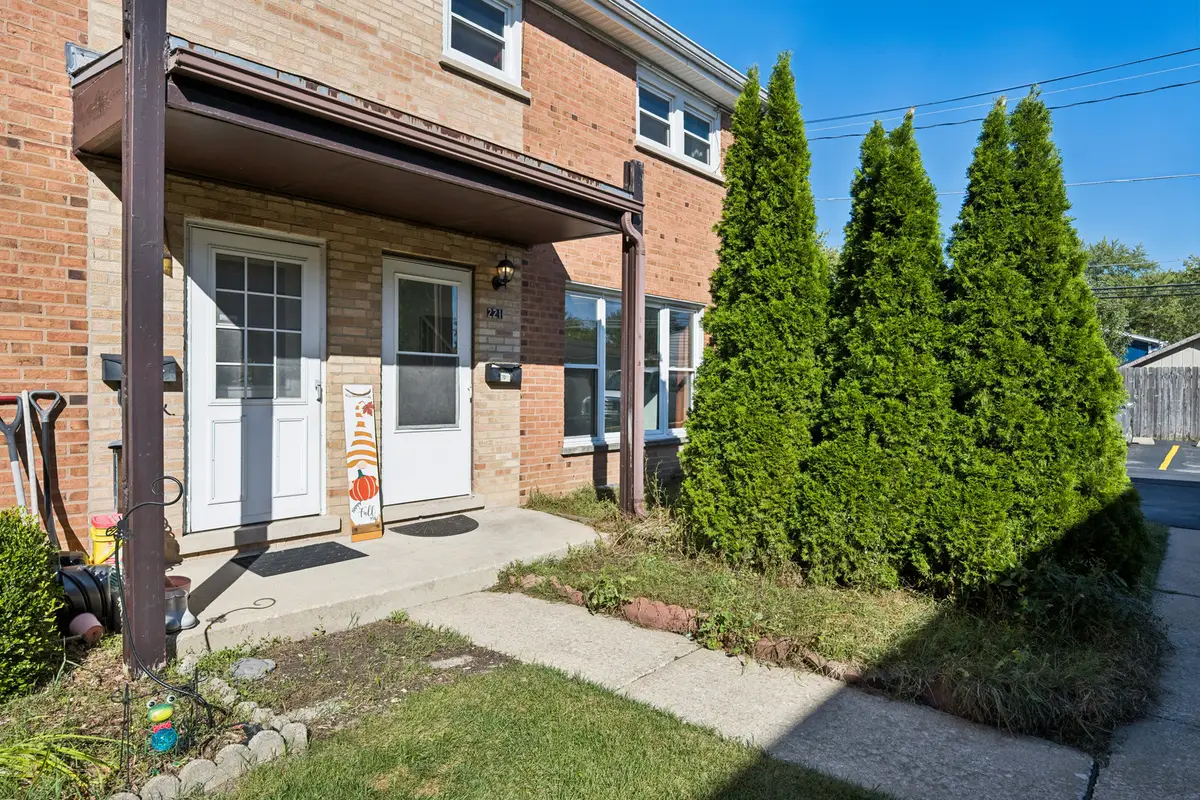 221 Linn Court #D, North Aurora, IL 60542 - Image #1