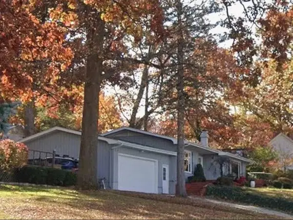 4 Forest Knolls, Decatur, IL 62521