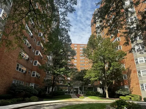 4960 N Marine Drive #610, Chicago, IL 60640