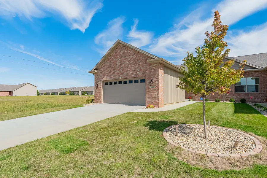 1906 Dunraven Road, Bloomington, IL 61704 - Image #2