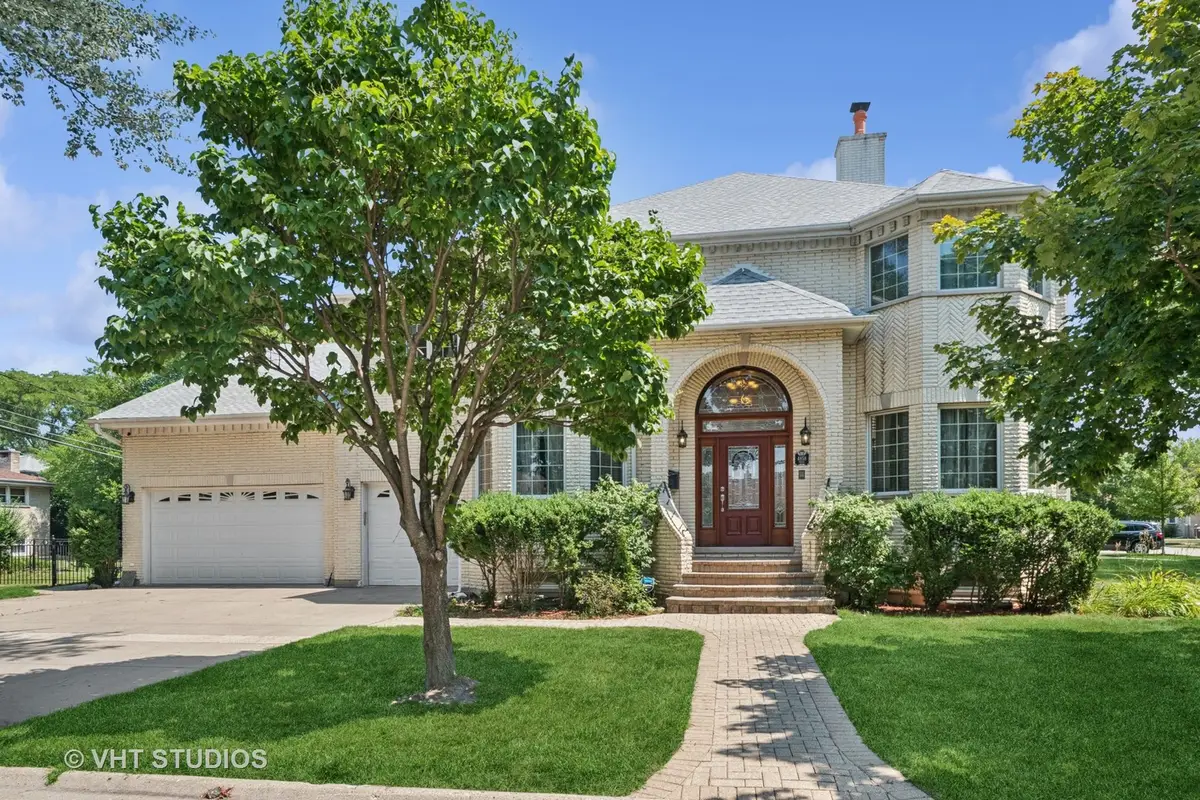 4858 W Chase Avenue, Lincolnwood, IL 60712 - Image #1