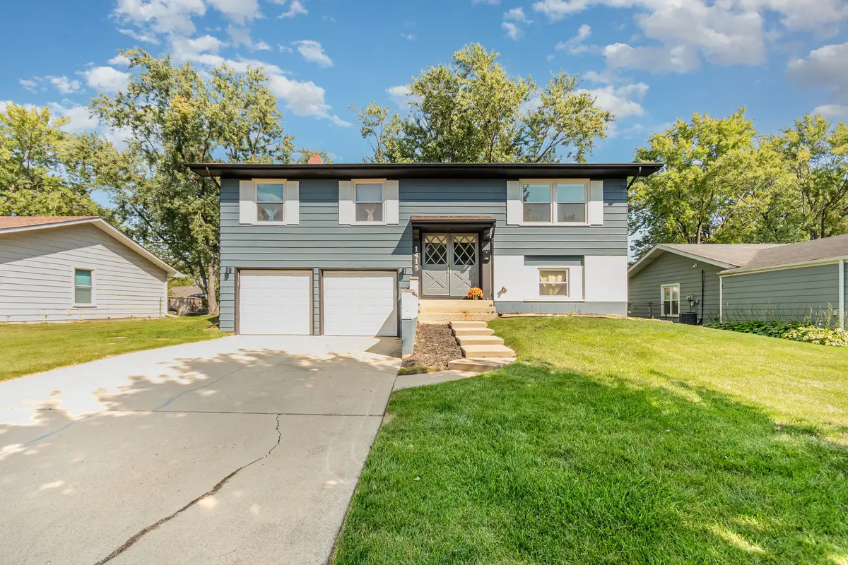 1415 N Oakmont Road, Hoffman Estates, IL 60169 - Image #1