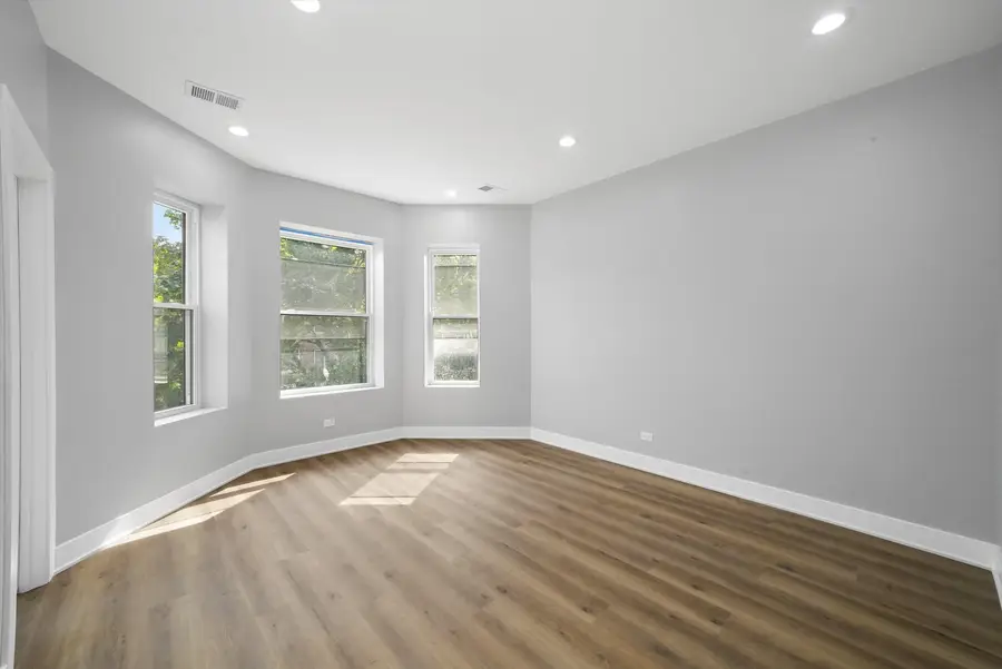 7748 S Marquette Avenue, Chicago, IL 60649 - Image #3