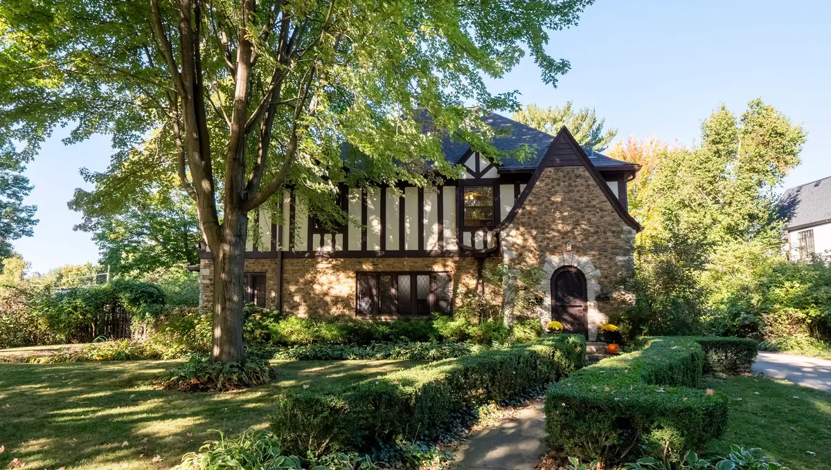 123 Ingleside Avenue, Aurora, IL 60506 - Image #1