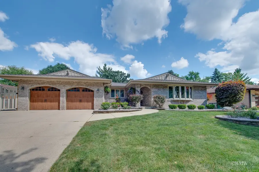 885 Brewster Lane, Bartlett, IL 60103 - Image #2