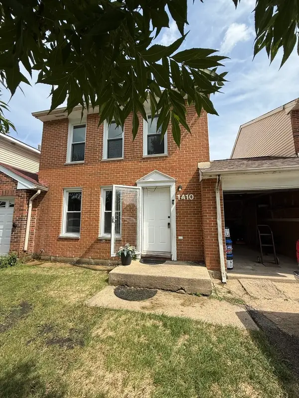 1410 Georgetown Drive, Carol Stream, IL 60188