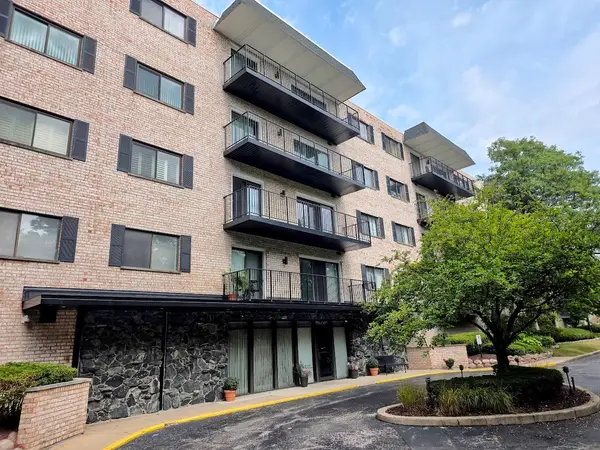 1S150 Spring Road #5B, Oakbrook Terrace, IL 60181