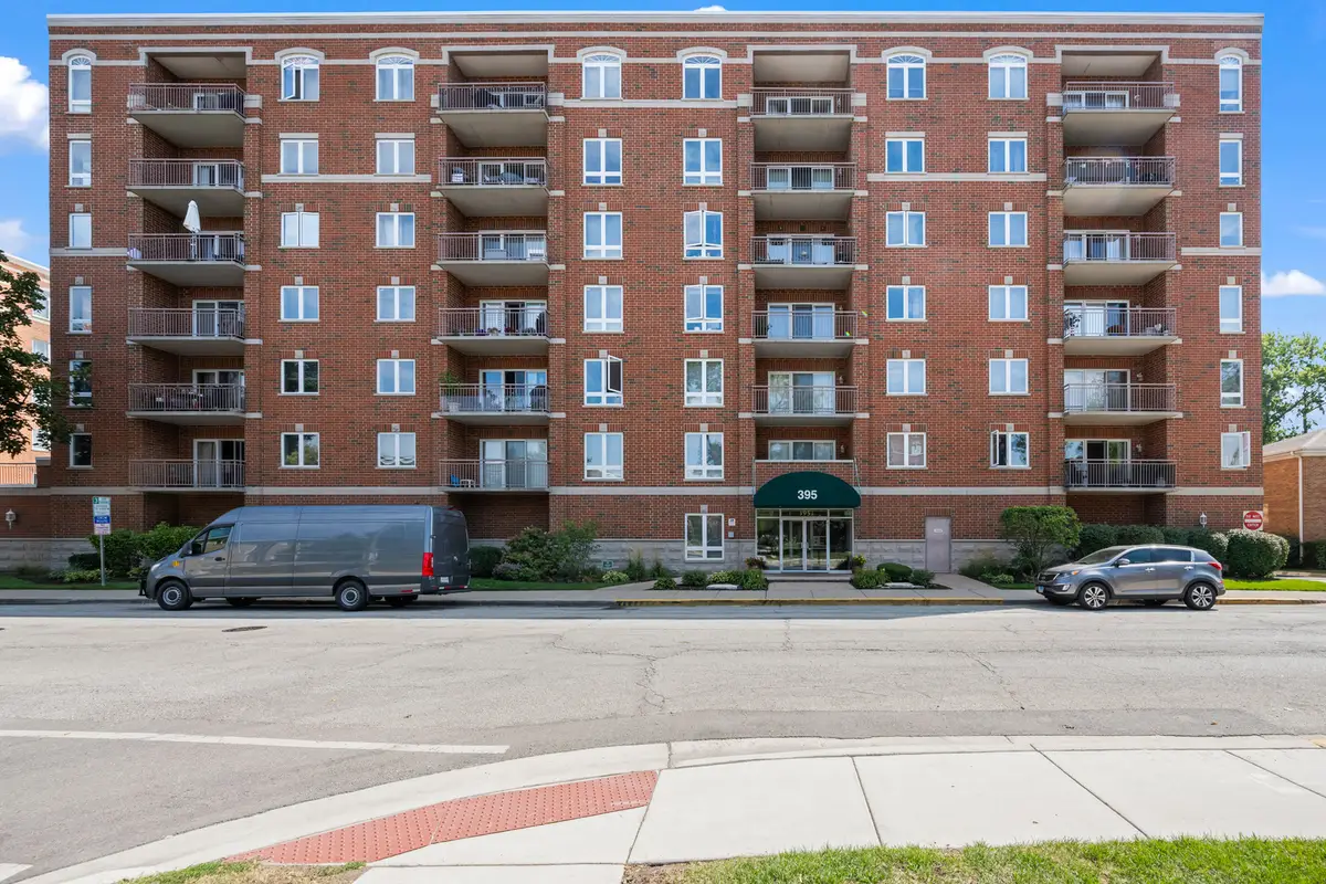 395 Graceland Avenue #207, Des Plaines, IL 60016 - Image #1