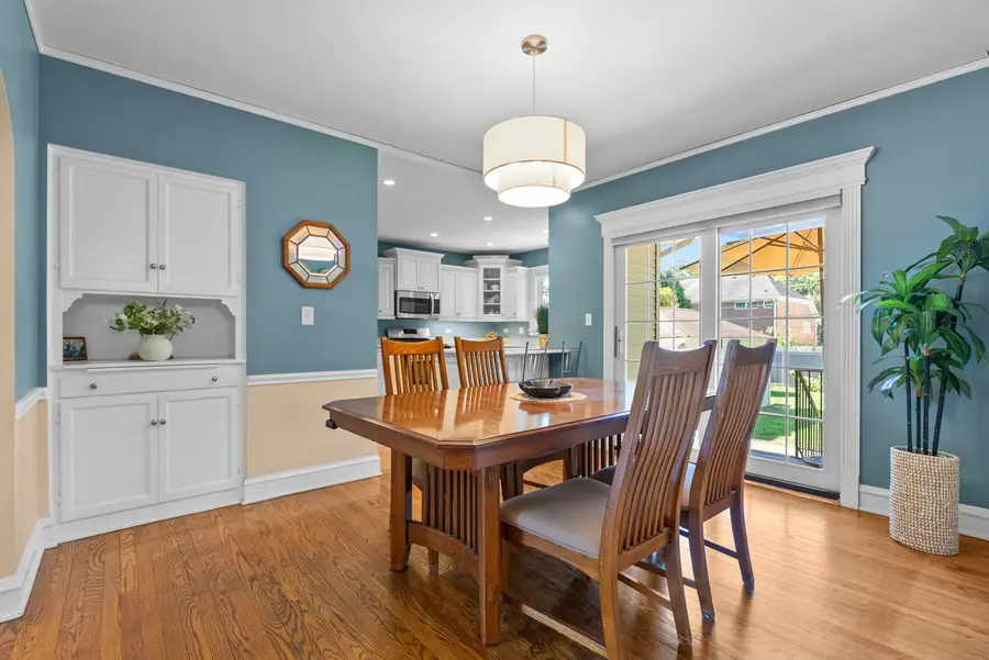 562 S Poplar Avenue, Elmhurst, IL 60126 - Image #3