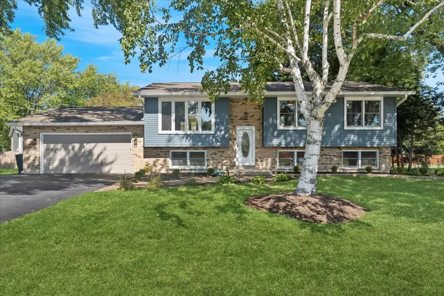 1900 Burr Oak Lane, Lindenhurst, IL 60046 - Image #2