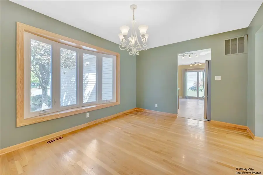 721 Brentwood Court, Algonquin, IL 60102 - Image #2