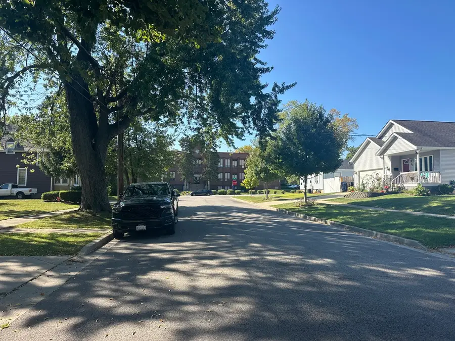 23 S Worth Avenue, Elgin, IL 60123 - Image #3