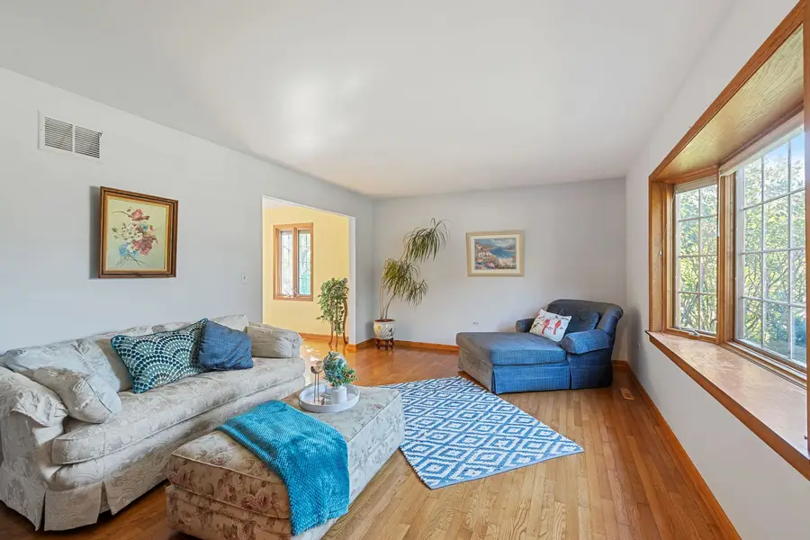 455 Laburnum Drive, Northbrook, IL 60062 - Image #2