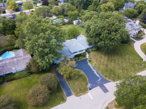 2250 White Oak Drive, Northbrook, IL 60062