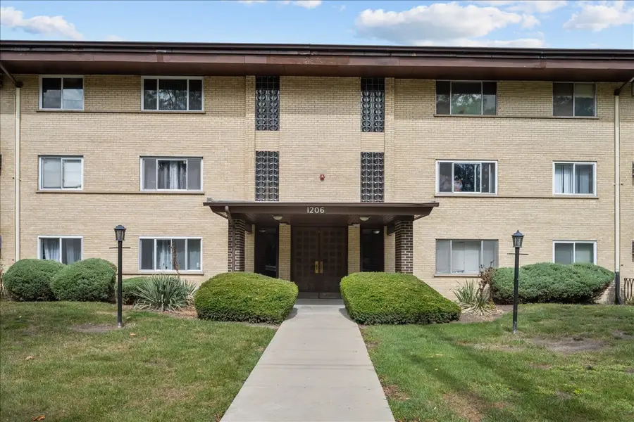 1206 E Fairview Street #305, Arlington Heights, IL 60005 - Image #2
