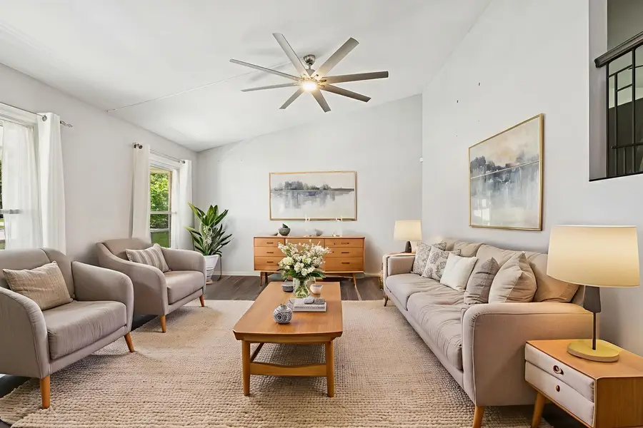 516 W Weathersfield Way, Schaumburg, IL 60193 - Image #3