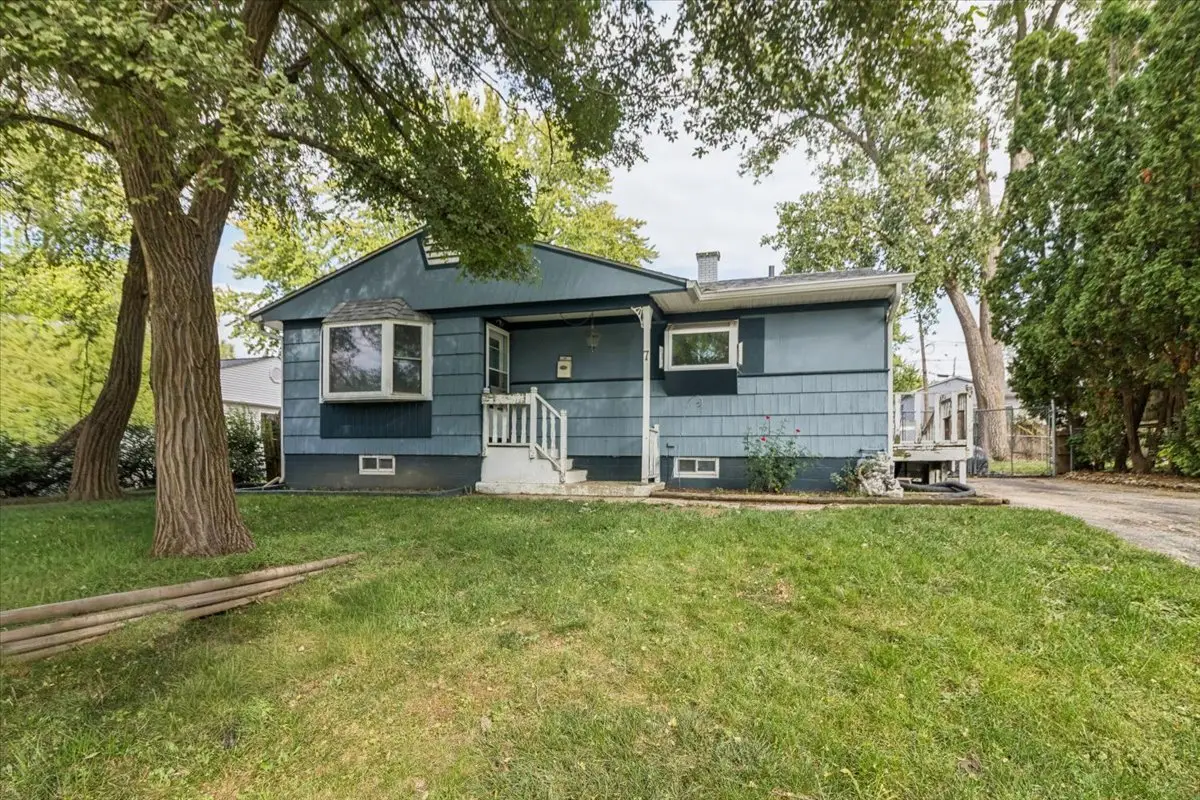 7 Hickory Drive, Carpentersville, IL 60110 - Image #1