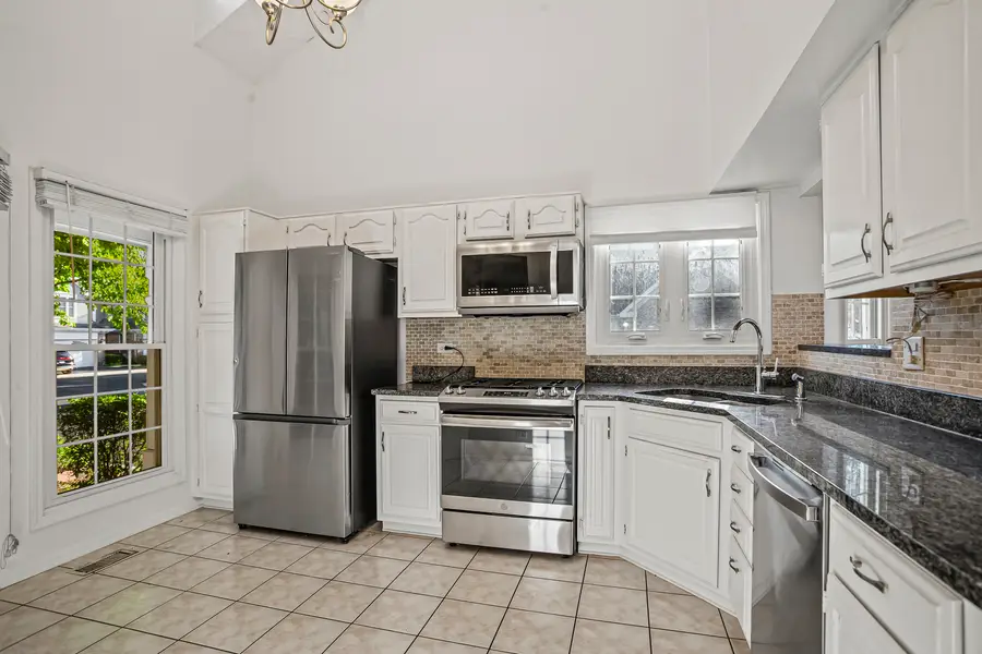 807 Fairmont Court, Des Plaines, IL 60018 - Image #2