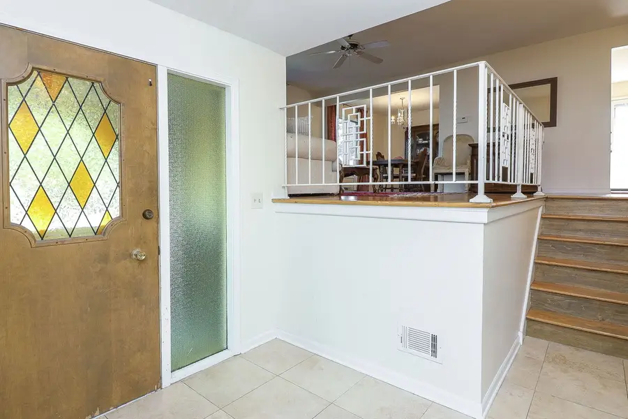 1526 Shelley Court, Darien, IL 60561 - Image #2