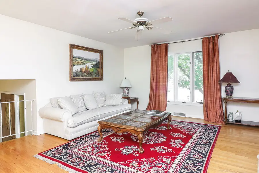 1526 Shelley Court, Darien, IL 60561 - Image #3