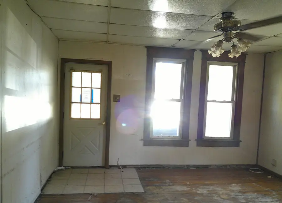 701 S Cain Street, Clinton, IL 61727 - Image #2