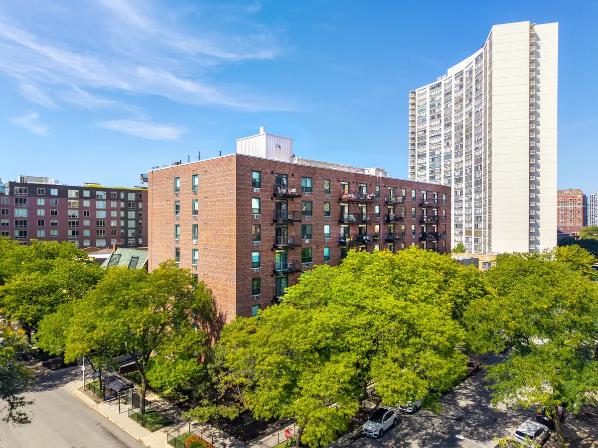 3900 N Pine Grove Avenue #911, Chicago, IL 60613 - Image #1