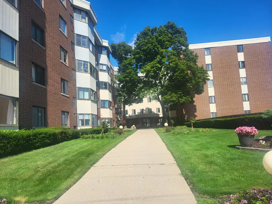 5500 Lincoln Avenue #109, Morton Grove, IL 60053 - Image #3