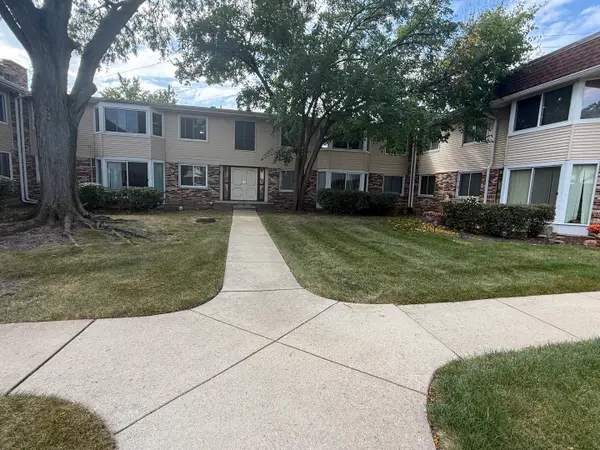 3108 Roberts Drive #6, Woodridge, IL 60517