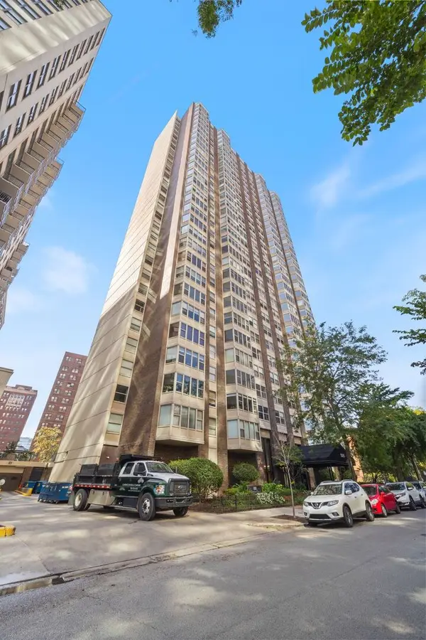 525 W Hawthorne Place #406, Chicago, IL 60657