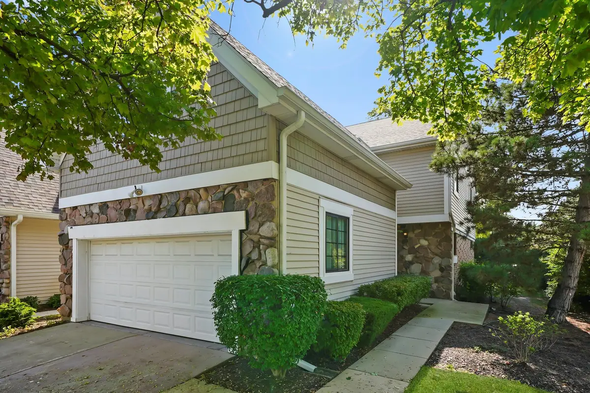 2571 Essex Drive, Northbrook, IL 60062 - Image #1