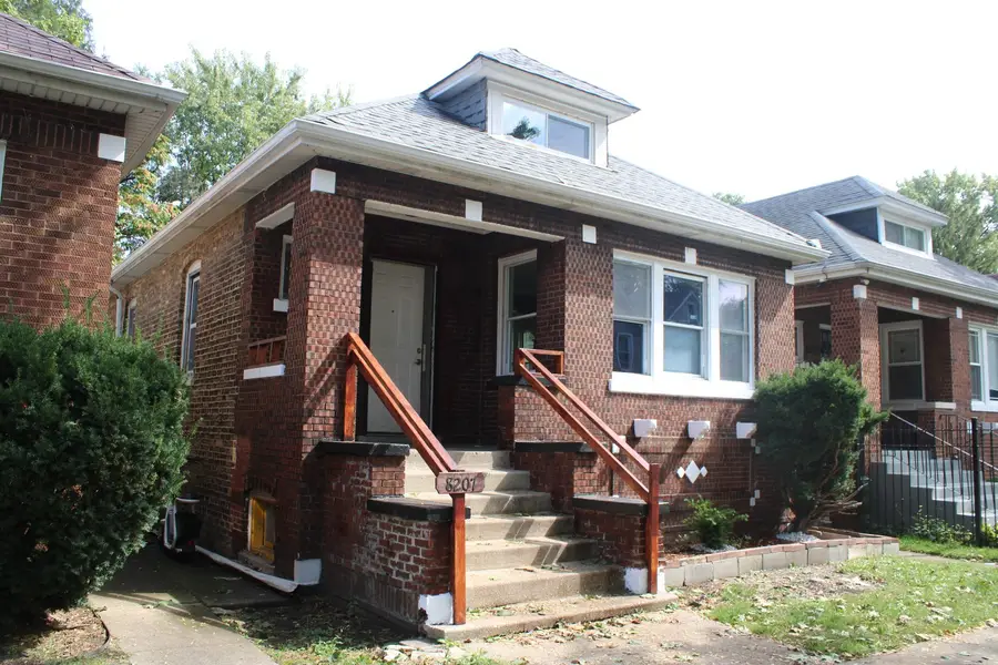 8207 S Marquette Avenue, Chicago, IL 60617 - Image #2